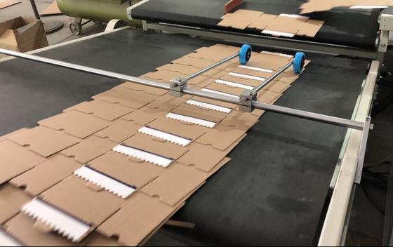 Machine d'application de bande dégrossie par double automatique de la CE 18KW 380V pour des cartons d'expédition de tirette